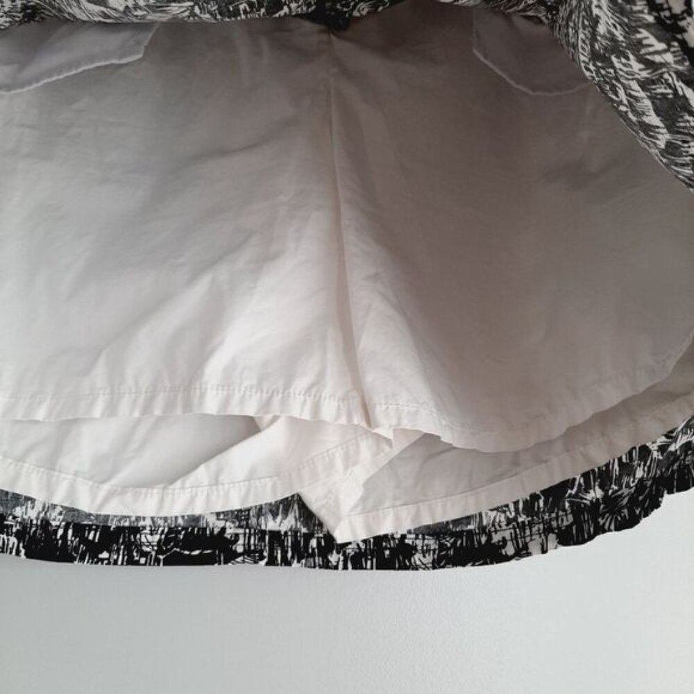 REITMANS / Skort B&W Mini Skirt Style w/ Pockets Abstract Pattern Sz 14 - Picture 6 of 14